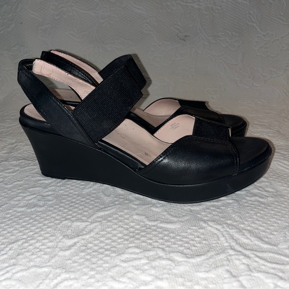 TARYN ROSE black sandal platforms - Picture 2 of 6